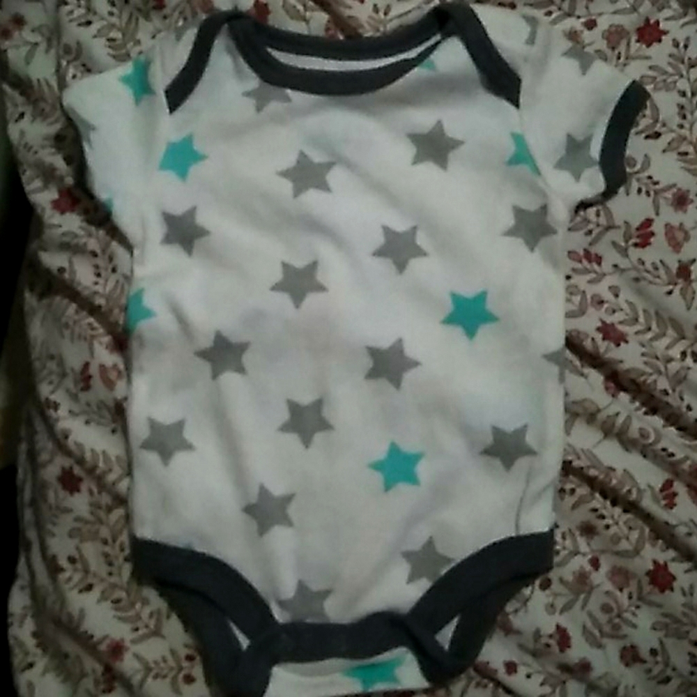 Onesie w/stars kidgets brand